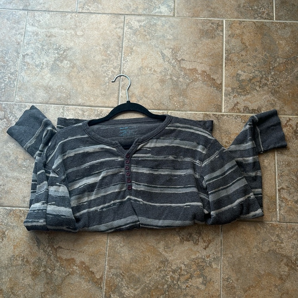 Silver Jeans Henley (Men’s L)